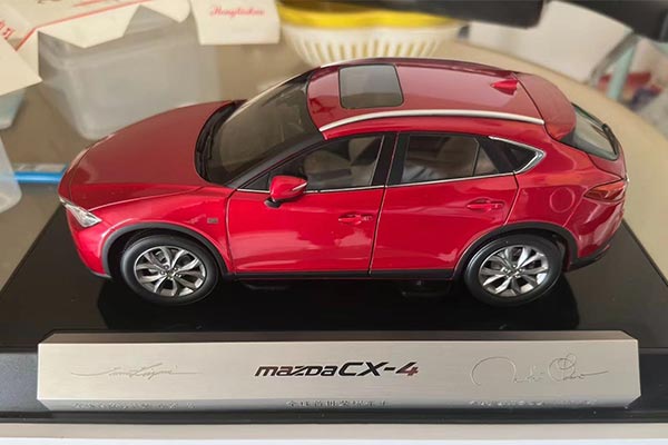 1/18 Mazda CX-4 Diecast Model